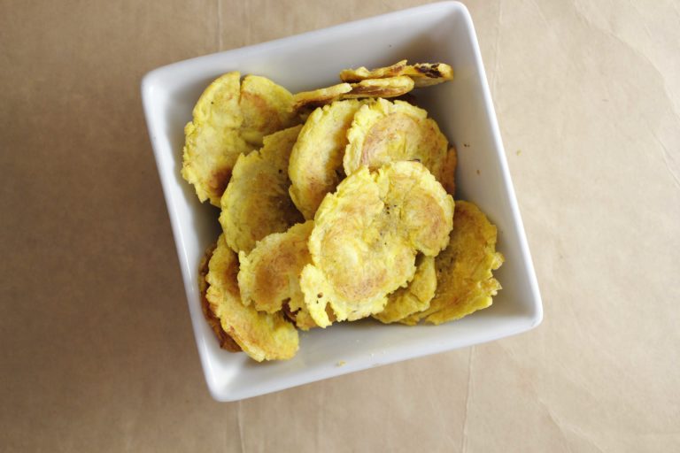 Tostones en el Airfryer, receta saludable de Makeitgrain por Andrea Sambrano