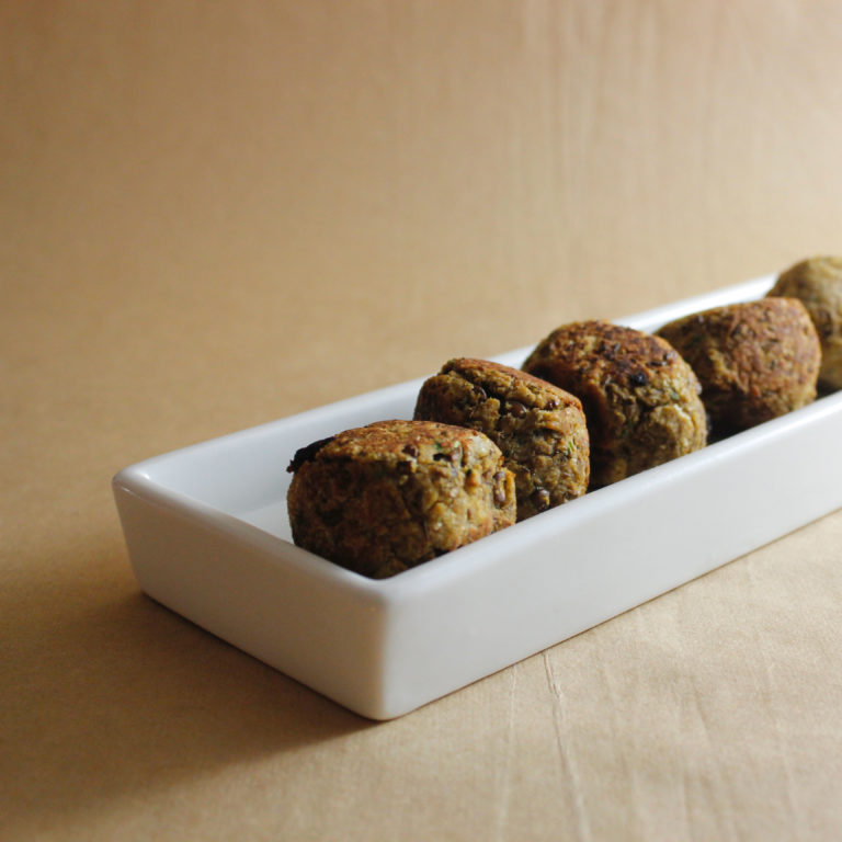 Albóndigas Vegetarianas de Lentejas, receta saludable de Makeitgrain por Andrea Sambrano