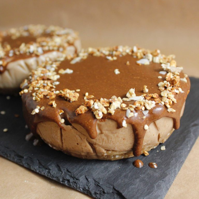 Torta Helada de Peanut Butter y Choco-Peanut Butter, receta saludable de Makeitgrain por Andrea Sambrano