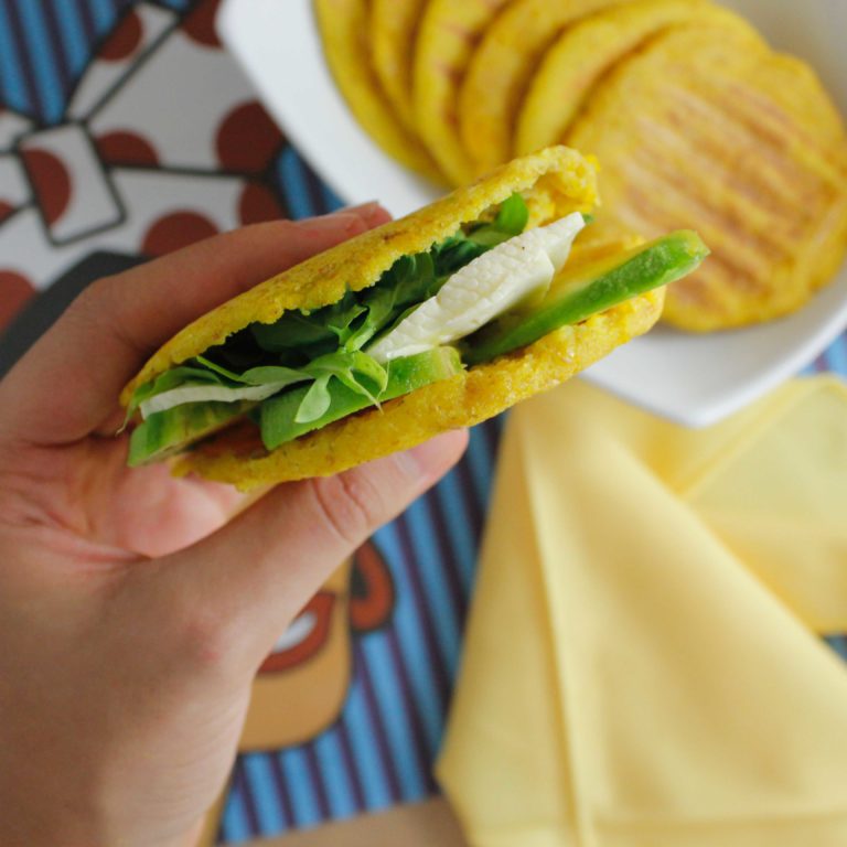 Arepas de auyama, receta saludable de Makeitgrain por Andrea Sambrano