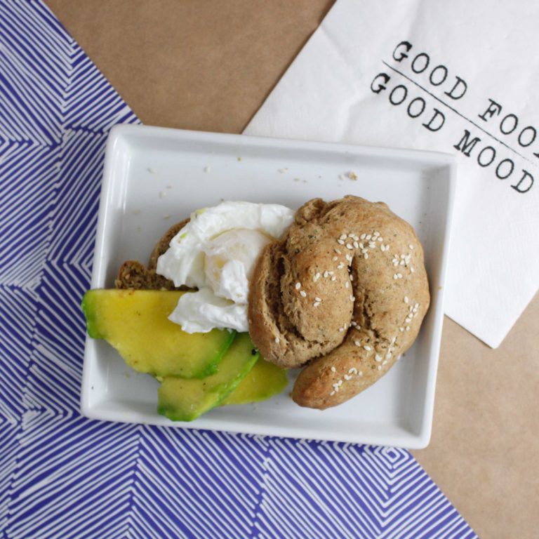 Pan de 4 ingredientes, receta saludable de Makeitgrain por Andrea Sambrano