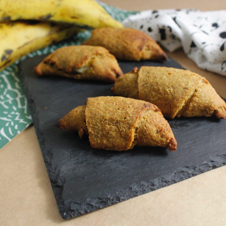 Croissants ó cachitos de Plátano, receta saludable de Makeitgrain por Andrea Sambrano