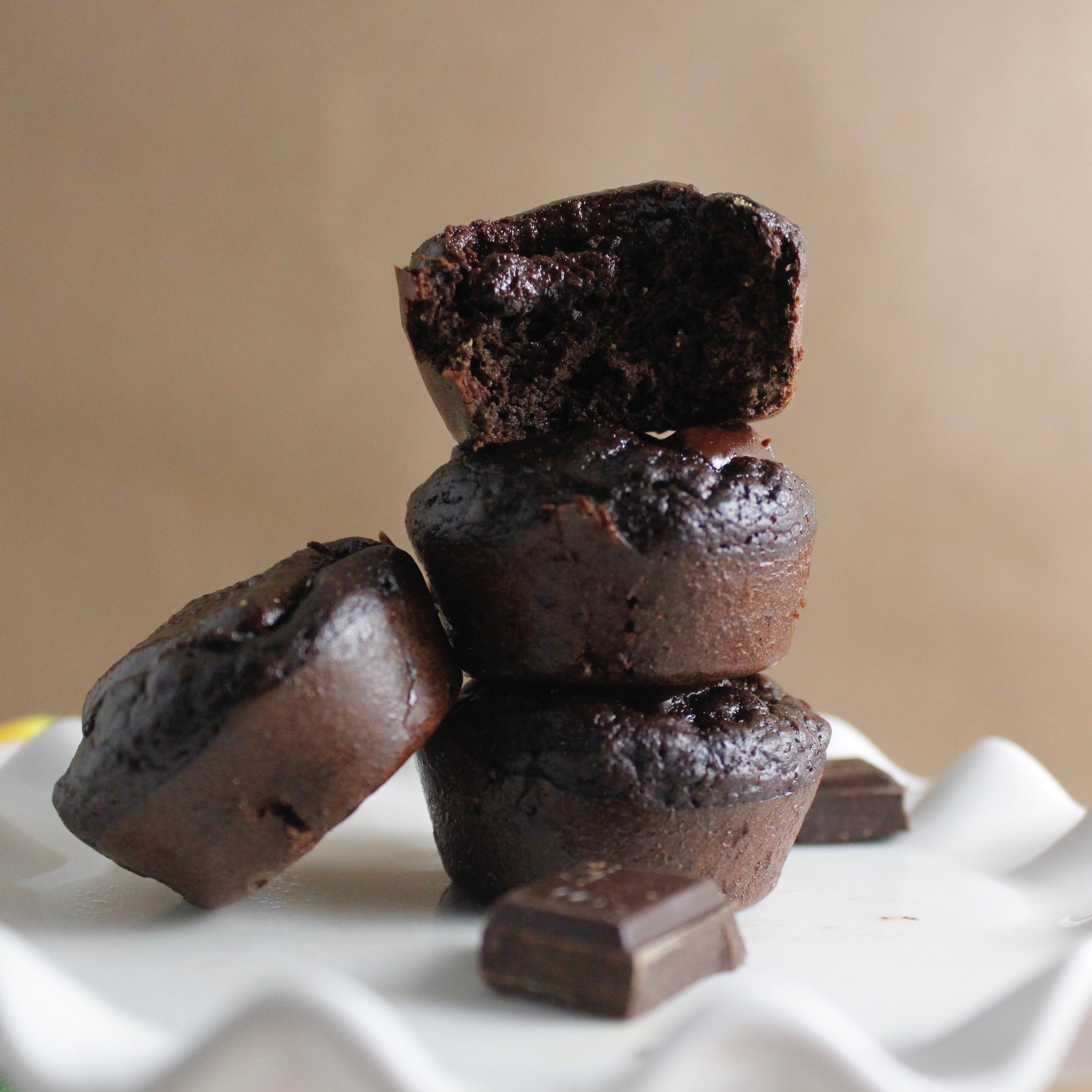 Brownie bites express, receta saludable de Makeitgrain por Andrea Sambrano