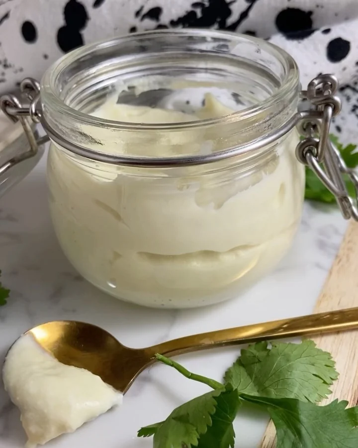 Mayonesa Ligera de Huevo Hervido, receta saludable de Makeitgrain por Andrea Sambrano
