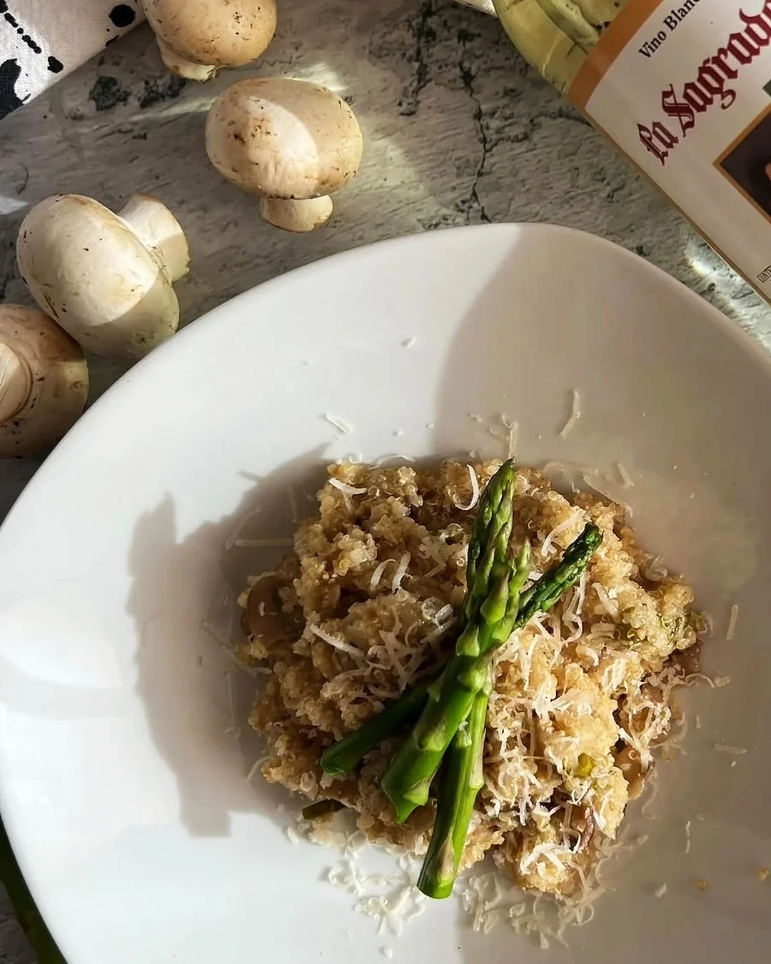 Risotto de quinoa con champinones y esparragos, receta saludable de MAKEITGRAIN