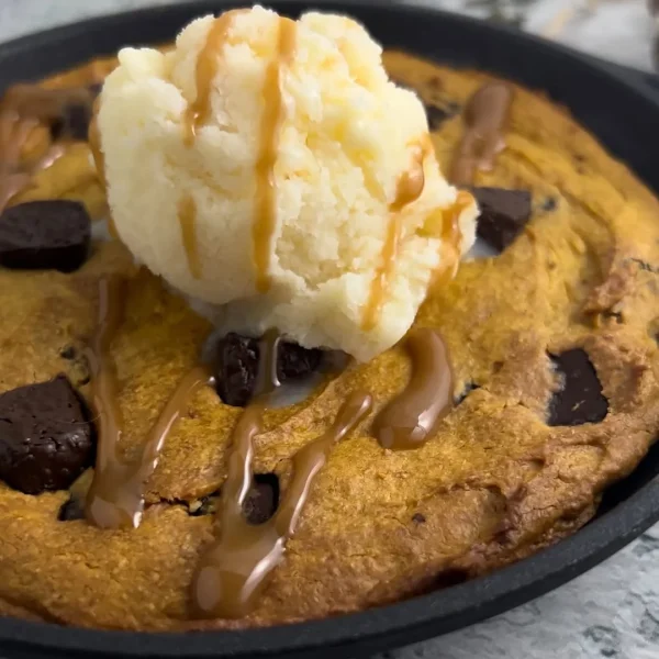 Cookie Skillet de Auyama, receta saludable de Makeitgrain por Andrea Sambrano
