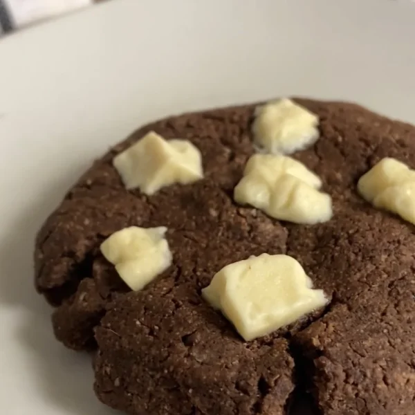 Galleta de Chocolate al Microondas, receta saludable de Makeitgrain por Andrea Sambrano